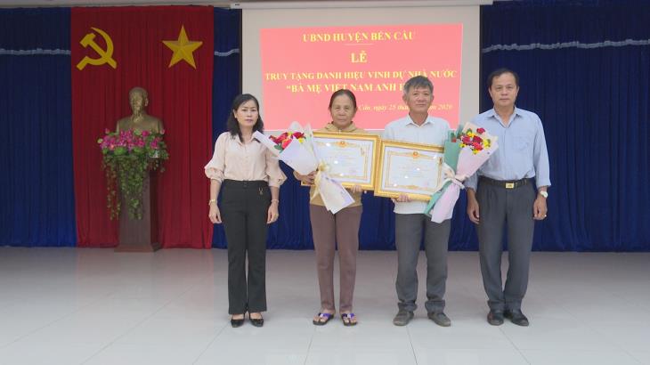 Bến Cầu-truy tặng danh hiệu vinh dự Nhà nước “Bà mẹ Việt Nam anh hùng” cho 2 mẹ Nguyễn Thị Hạ và mẹ Nguyễn Thị Bảy